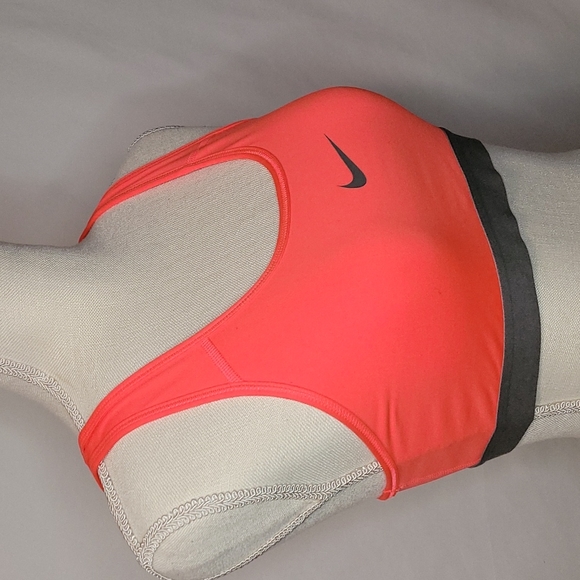 NIKE ▪︎ DRI-FIT WOMEN'S SPORTS BRA ▪︎ SIZE M - Picture 3 of 5